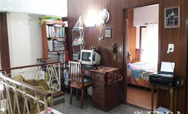 Venta de departamento tipo casa ph de 3 ambientes en Wilde (26338)