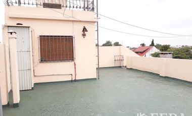 Venta de departamento tipo casa ph de 3 ambientes en Wilde (26338)