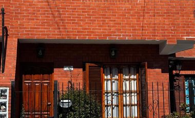 PH en venta con jardín , 4 ambientes, potencial ampliación. Ciudadela