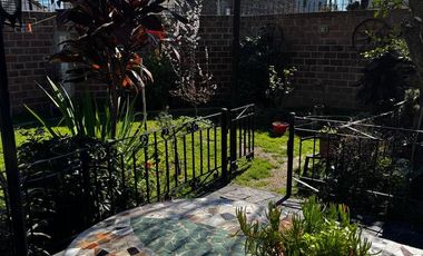 PH en venta con jardín , 4 ambientes, potencial ampliación. Ciudadela