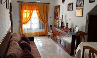 PH en venta con jardín , 4 ambientes, potencial ampliación. Ciudadela