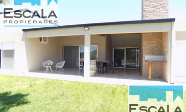 COUNTRY  SOLAR VICTORIA CASA  CON BAJADA EL RIO