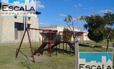 COUNTRY  SOLAR VICTORIA CASA  CON BAJADA EL RIO