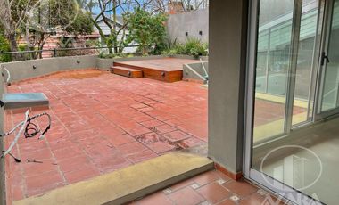 Casa 4 ambientes con dependencia completa en florida