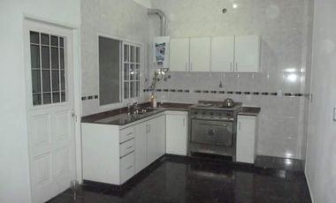 VENTA CASA 8 AMB 381 M2 JARDIN VALENTIN ALSINA LANUS