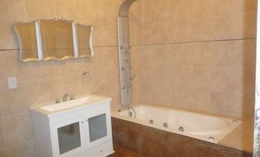 VENTA CASA 8 AMB 381 M2 JARDIN VALENTIN ALSINA LANUS