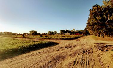 CASA CON PILETA Terreno AMPLIO - Mar De Ajo