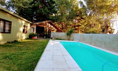 CASA CON PILETA Terreno AMPLIO - Mar De Ajo