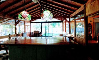 CASA CON PILETA Terreno AMPLIO - Mar De Ajo