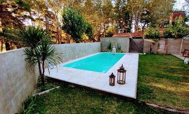 CASA CON PILETA Terreno AMPLIO - Mar De Ajo