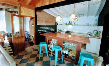 CASA CON PILETA Terreno AMPLIO - Mar De Ajo