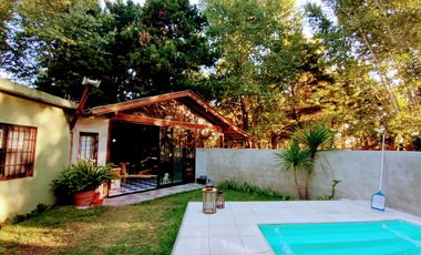 CASA CON PILETA Terreno AMPLIO - Mar De Ajo