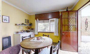 Casa en venta en Martinez 3 ambientes con patio y cochera mas Dpto 3 amb c/patio.