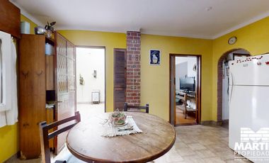 Casa en venta en Martinez 3 ambientes con patio y cochera mas Dpto 3 amb c/patio.