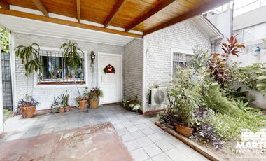 Casa en venta en Martinez 3 ambientes con patio y cochera mas Dpto 3 amb c/patio.