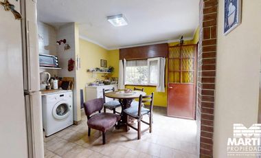 Casa en venta en Martinez 3 ambientes con patio y cochera mas Dpto 3 amb c/patio.