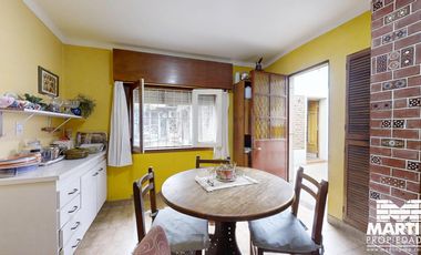 Casa en venta en Martinez 3 ambientes con patio y cochera mas Dpto 3 amb c/patio.
