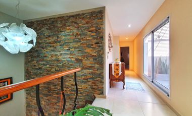 VENTA CASA 5 AMBIENTES VALENTIN ALSINA GARAGE PILETA