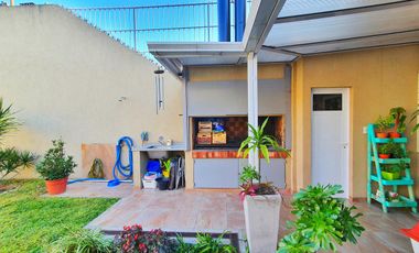 VENTA CASA 5 AMBIENTES VALENTIN ALSINA GARAGE PILETA