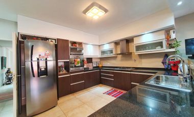 VENTA CASA 5 AMBIENTES VALENTIN ALSINA GARAGE PILETA