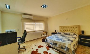 VENTA CASA 5 AMBIENTES VALENTIN ALSINA GARAGE PILETA