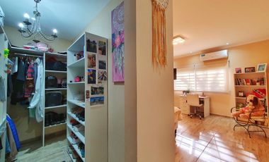 VENTA CASA 5 AMBIENTES VALENTIN ALSINA GARAGE PILETA