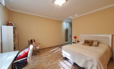 VENTA CASA 5 AMBIENTES VALENTIN ALSINA GARAGE PILETA