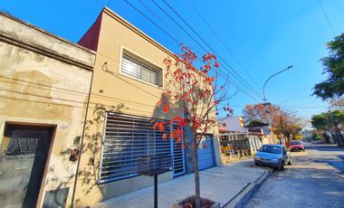 VENTA CASA 5 AMBIENTES VALENTIN ALSINA GARAGE PILETA