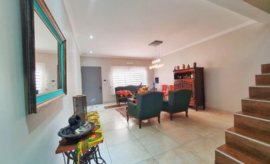 VENTA CASA 5 AMBIENTES VALENTIN ALSINA GARAGE PILETA