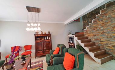 VENTA CASA 5 AMBIENTES VALENTIN ALSINA GARAGE PILETA