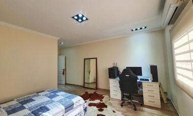 VENTA CASA 5 AMBIENTES VALENTIN ALSINA GARAGE PILETA