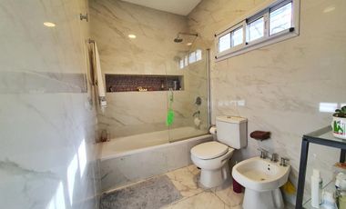 VENTA CASA 5 AMBIENTES VALENTIN ALSINA GARAGE PILETA