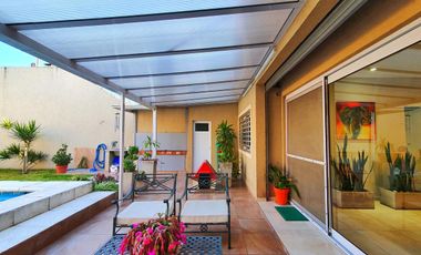 VENTA CASA 5 AMBIENTES VALENTIN ALSINA GARAGE PILETA