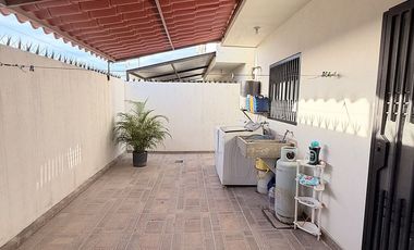 Casa en venta en privada Península Sur amueblada