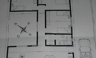 Casa con tres dormitorios, baño, patio interno, cocina comedor, garaje para dos autos, galpón.-