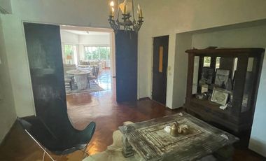 Chalet de época 10 ambientes Frente al Colegio Lincoln - La Lucila