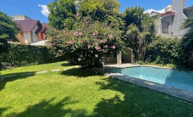 Chalet de época 10 ambientes Frente al Colegio Lincoln - La Lucila