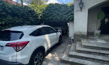 Chalet de época 10 ambientes Frente al Colegio Lincoln - La Lucila