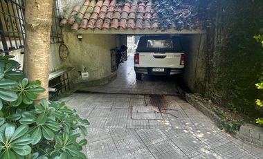 Chalet de época 10 ambientes Frente al Colegio Lincoln - La Lucila