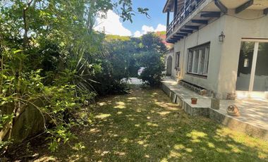 Chalet de época 10 ambientes Frente al Colegio Lincoln - La Lucila