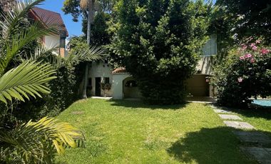 Chalet de época 10 ambientes Frente al Colegio Lincoln - La Lucila