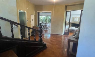 Chalet de época 10 ambientes Frente al Colegio Lincoln - La Lucila