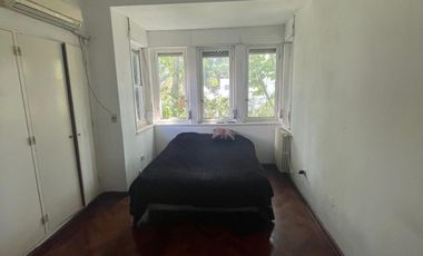 Chalet de época 10 ambientes Frente al Colegio Lincoln - La Lucila