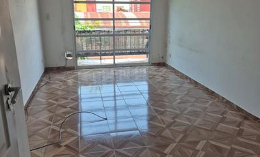 ph o departamento al frente con balcon