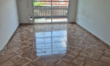 ph o departamento al frente con balcon