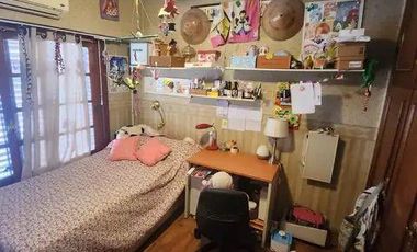 Casa chalet seis ambientes jardin a la venta en Wilde apto acepta permutas