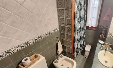 Casa chalet seis ambientes jardin a la venta en Wilde apto acepta permutas