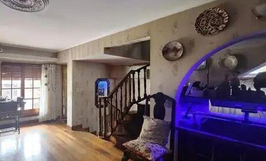 Casa chalet seis ambientes jardin a la venta en Wilde apto acepta permutas