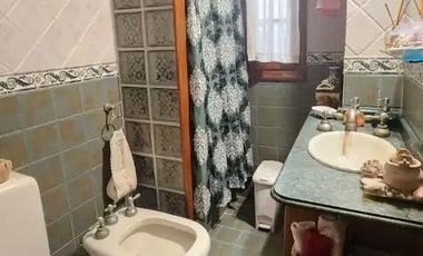 Casa chalet seis ambientes jardin a la venta en Wilde apto acepta permutas