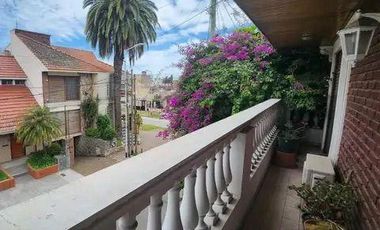 Casa chalet seis ambientes jardin a la venta en Wilde apto acepta permutas